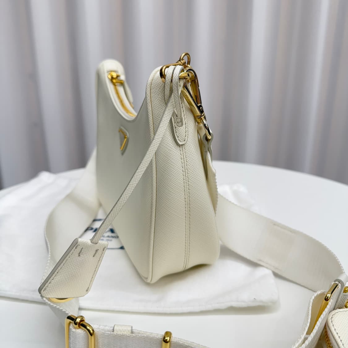 [정품] 프라다 사피아노 레더 체인 금장 크로스 호보백 상품이미지6