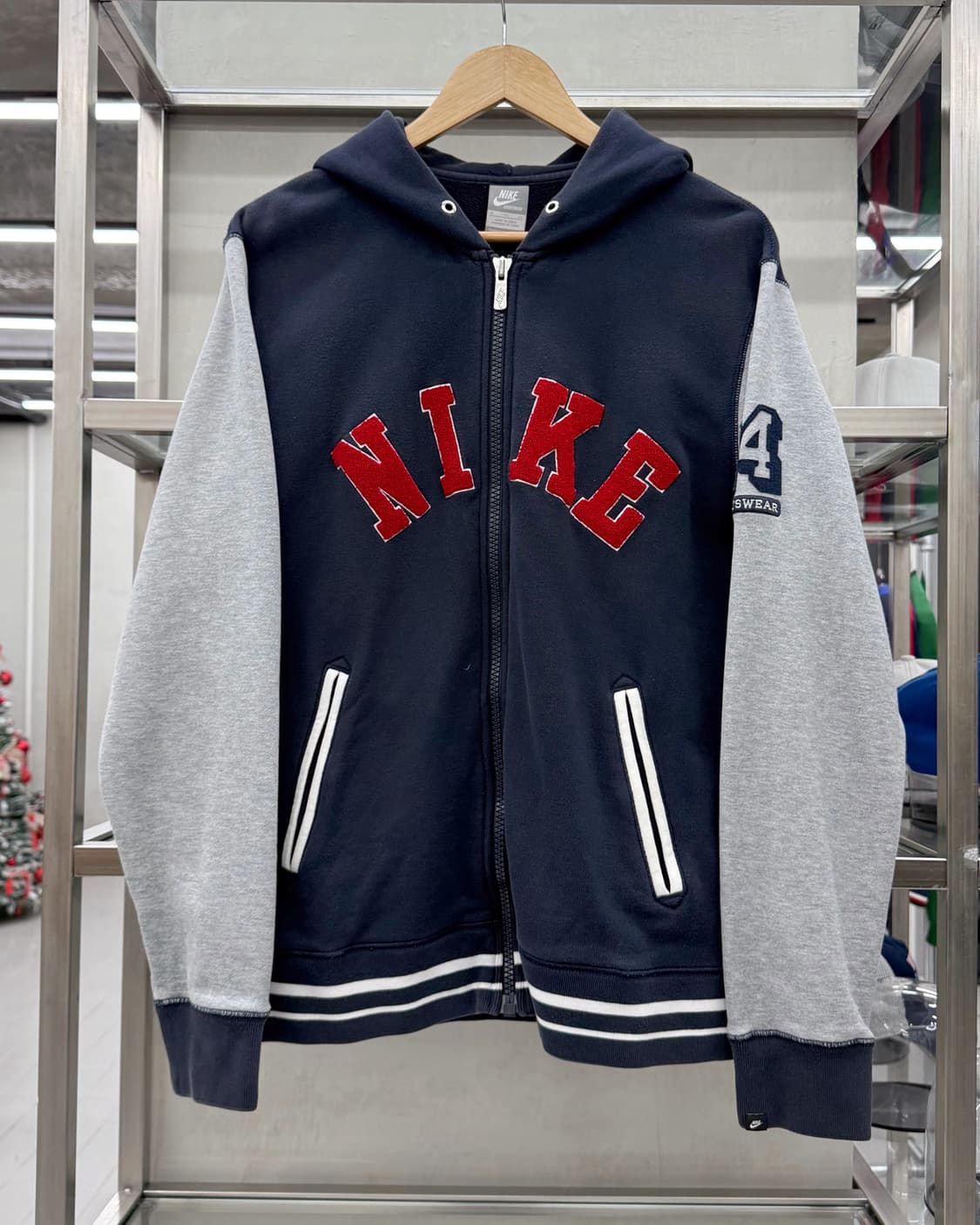 나이키 00s 아플리케 스펠 로고 스웻 집업 후디 상품이미지1