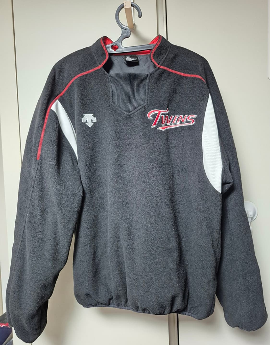 데상트 정품 LG트윈스 후리스 풀오버 트레이닝복 상의 105사이즈 팝니다 상품이미지1