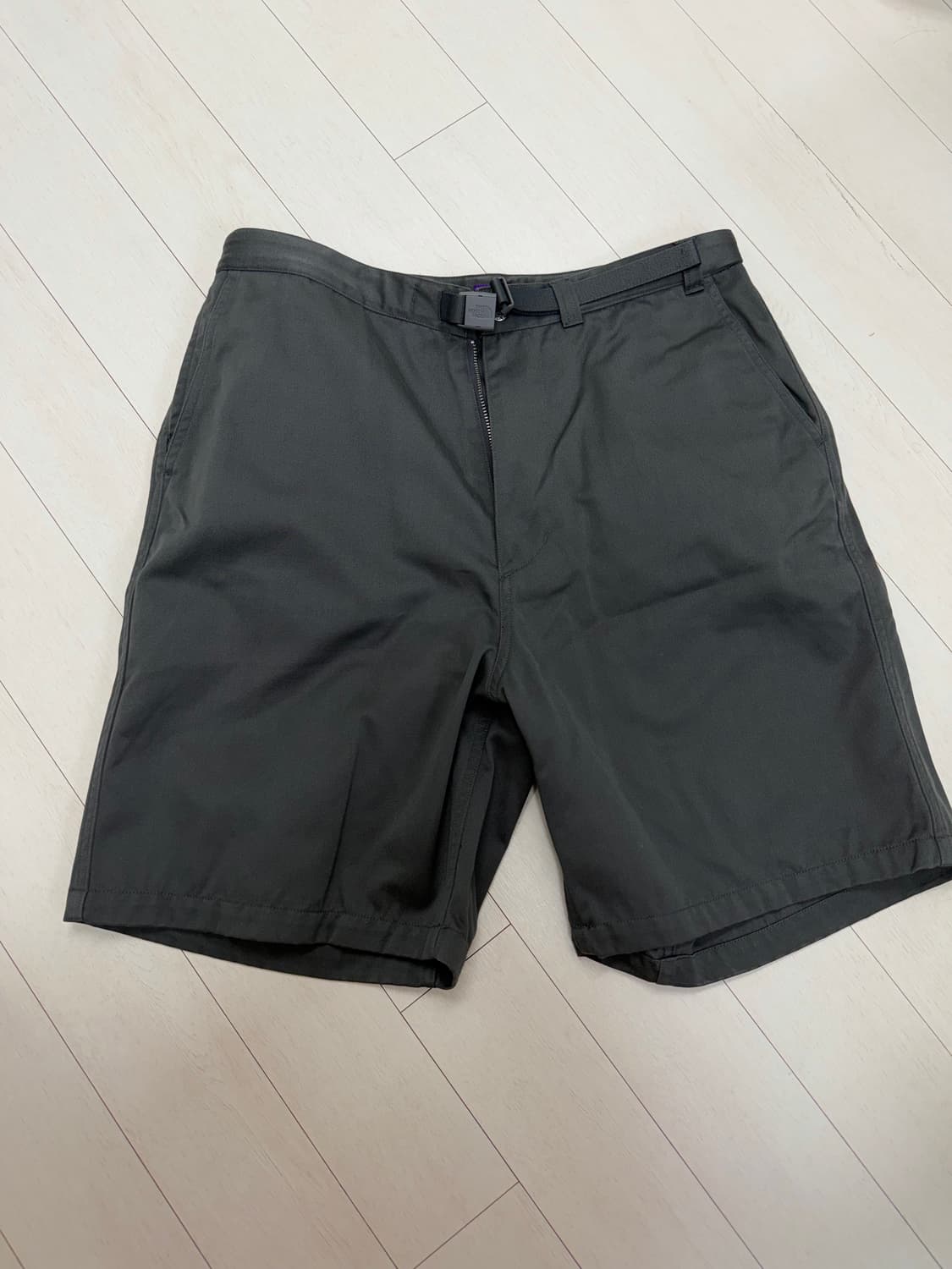 노스페이스 퍼플라벨 차콜 그레이 32 사이즈  상태 9.7/10  얼룩  상품이미지1