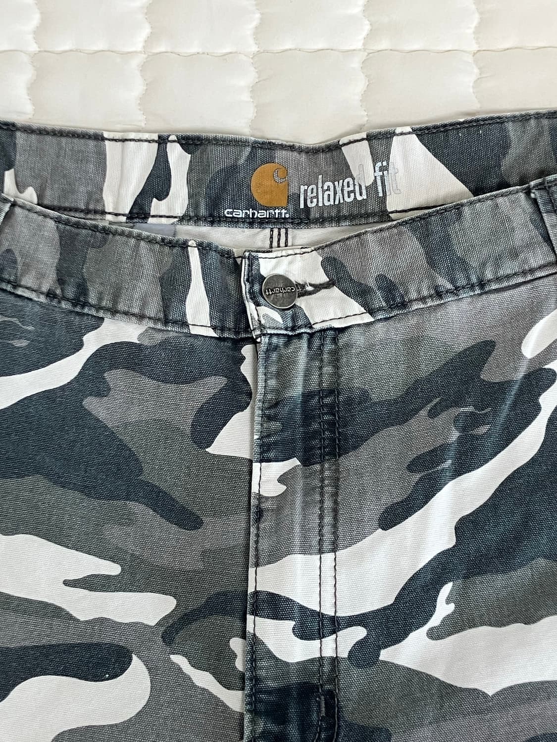칼하트 스노우 카모 카고 쇼츠 40 상품이미지2
