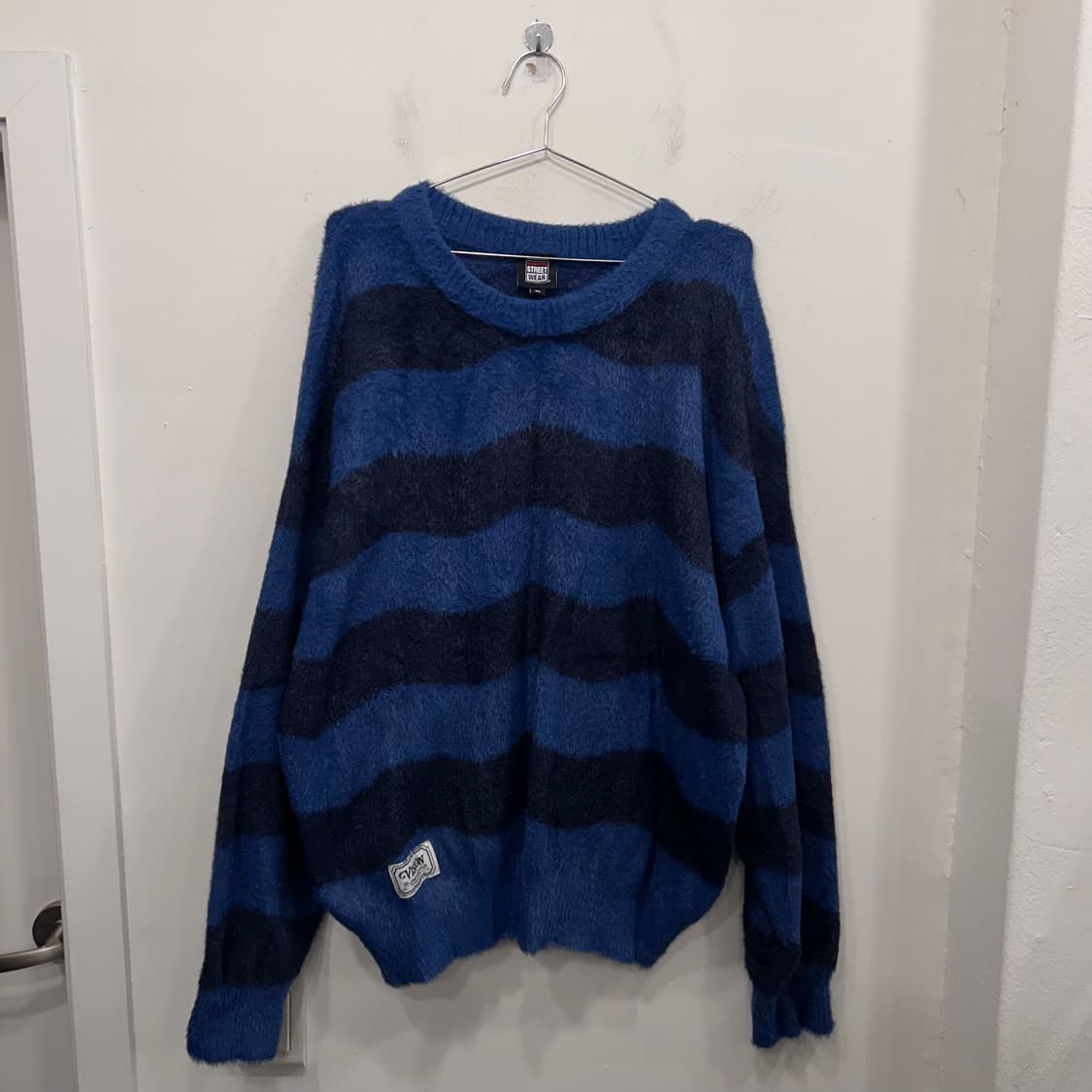 비전스트릿웨어 울부클 스트라이프 오버핏 니트 상품이미지2