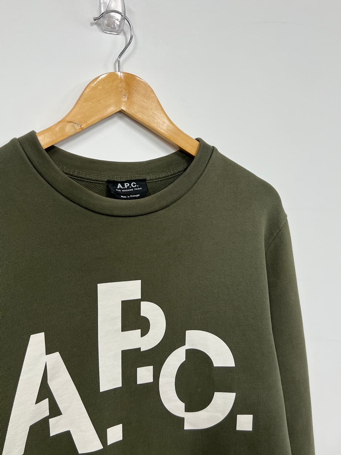A.P.C. 아페쎄 빅로고 밀리터리 카키 맨투맨 상품이미지2