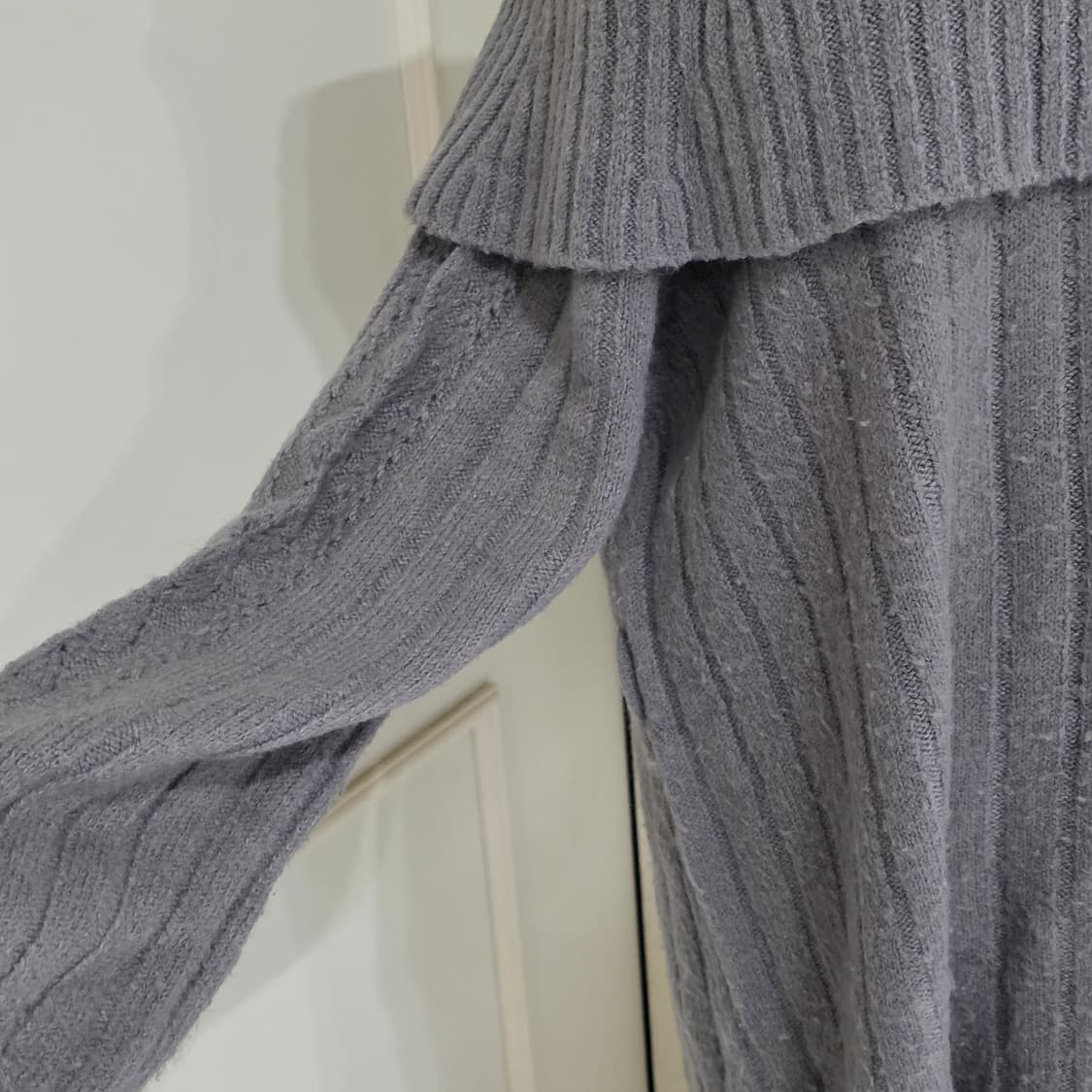 엑시즈팜) 그레이 로맨틱 히메오네라떼갸루st 오프숄더 니트꽈배기 상품이미지4