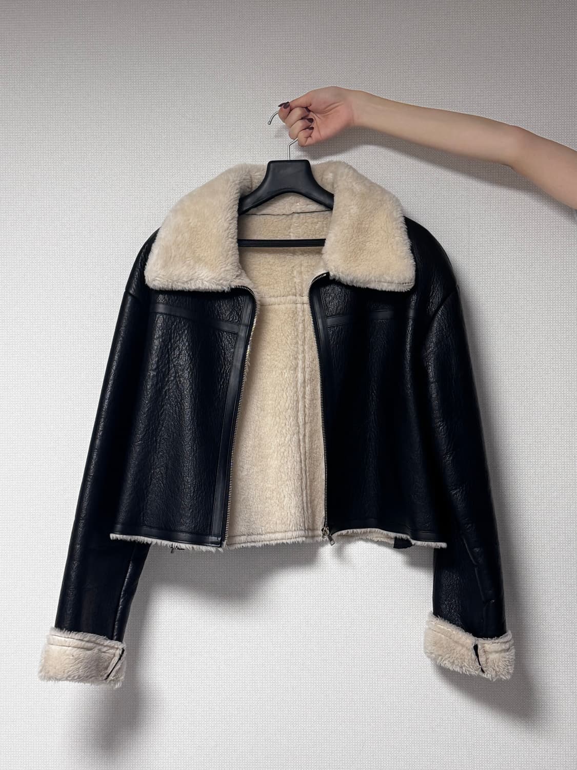 블랙업 무스탕 상품이미지3