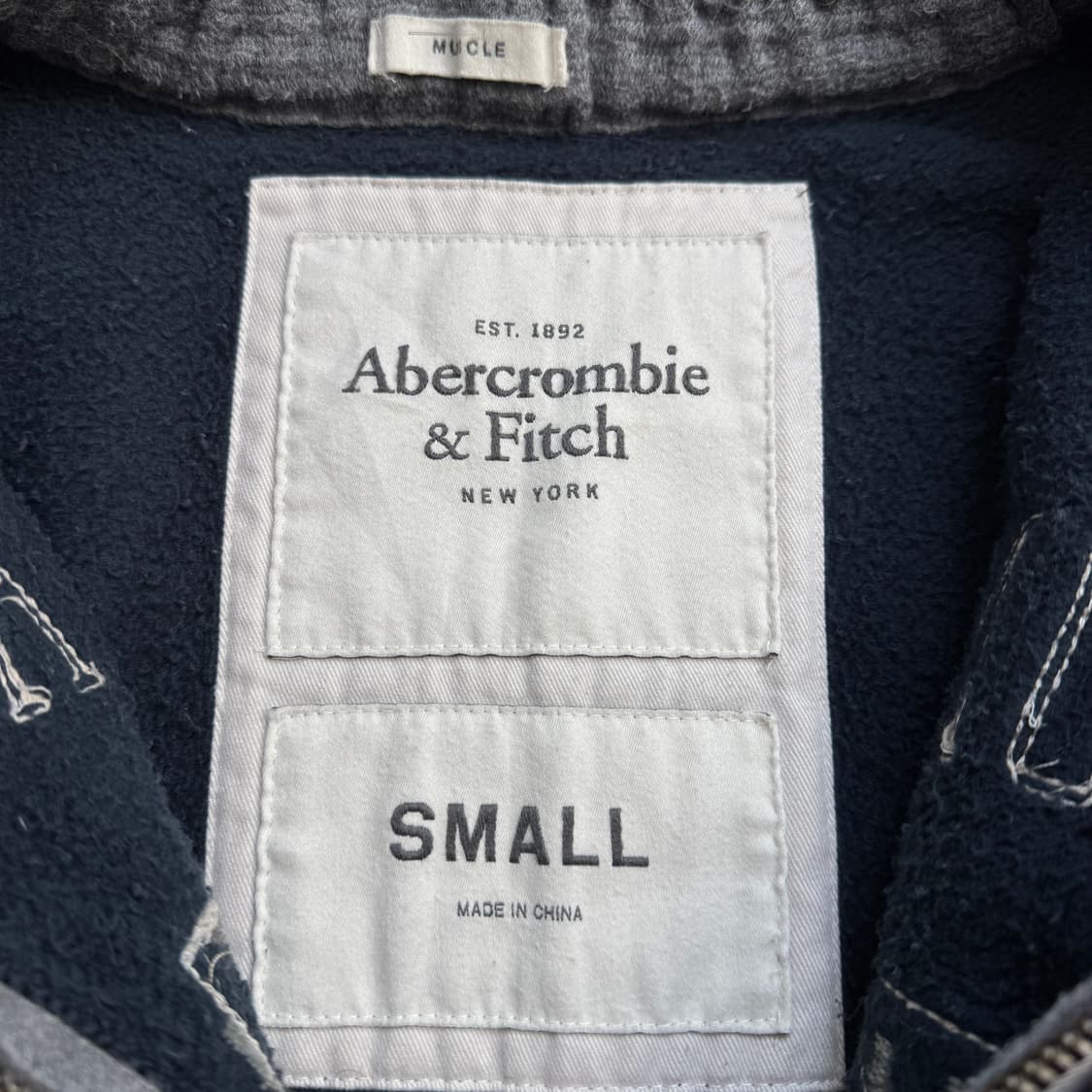 아베크롬비 Y2K 딱붙 아치로고 후드집업 네이비 상품이미지4