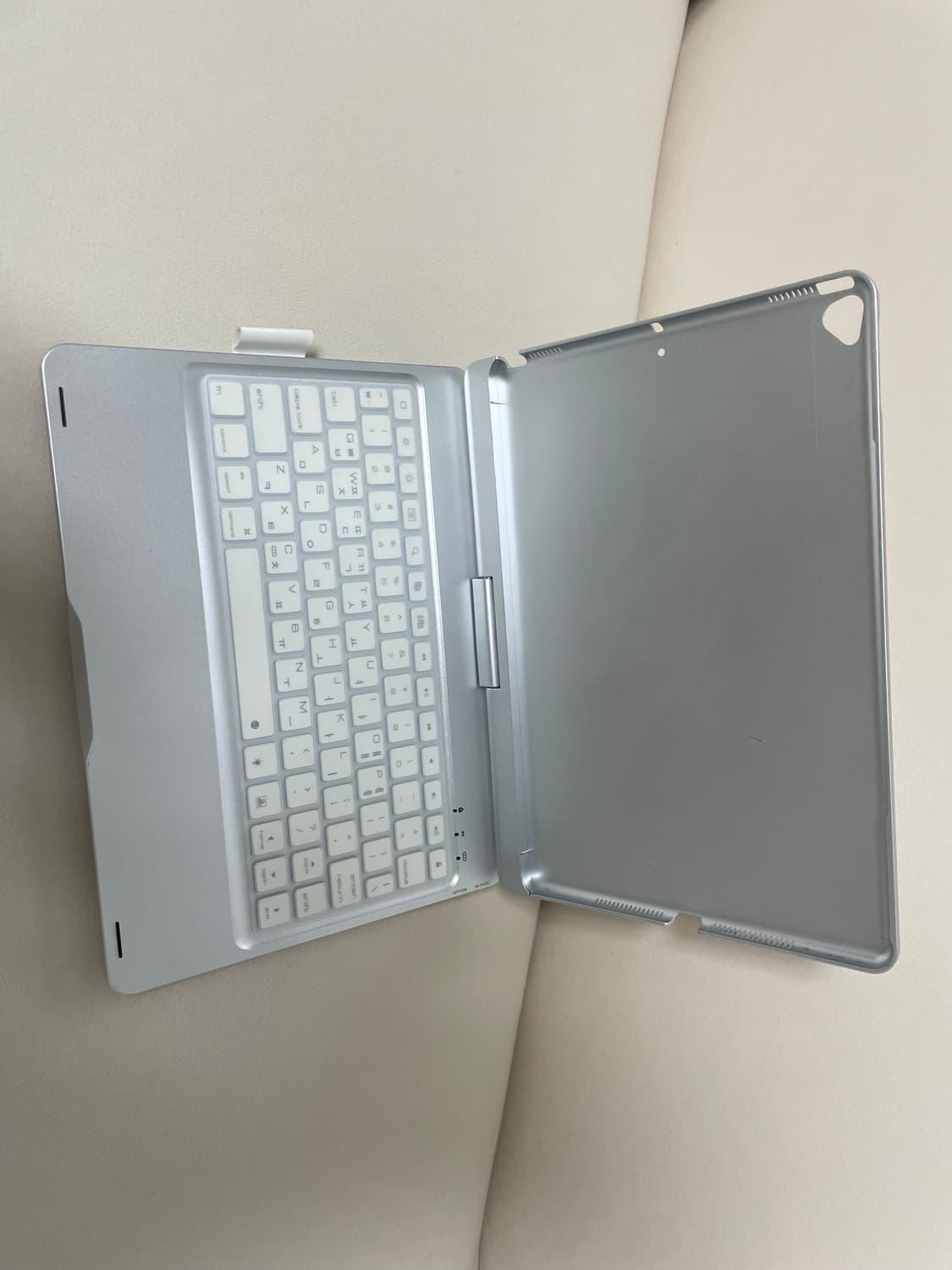아이패드전용 블루투스 한글 키보드 케이스(실버) 상품이미지2