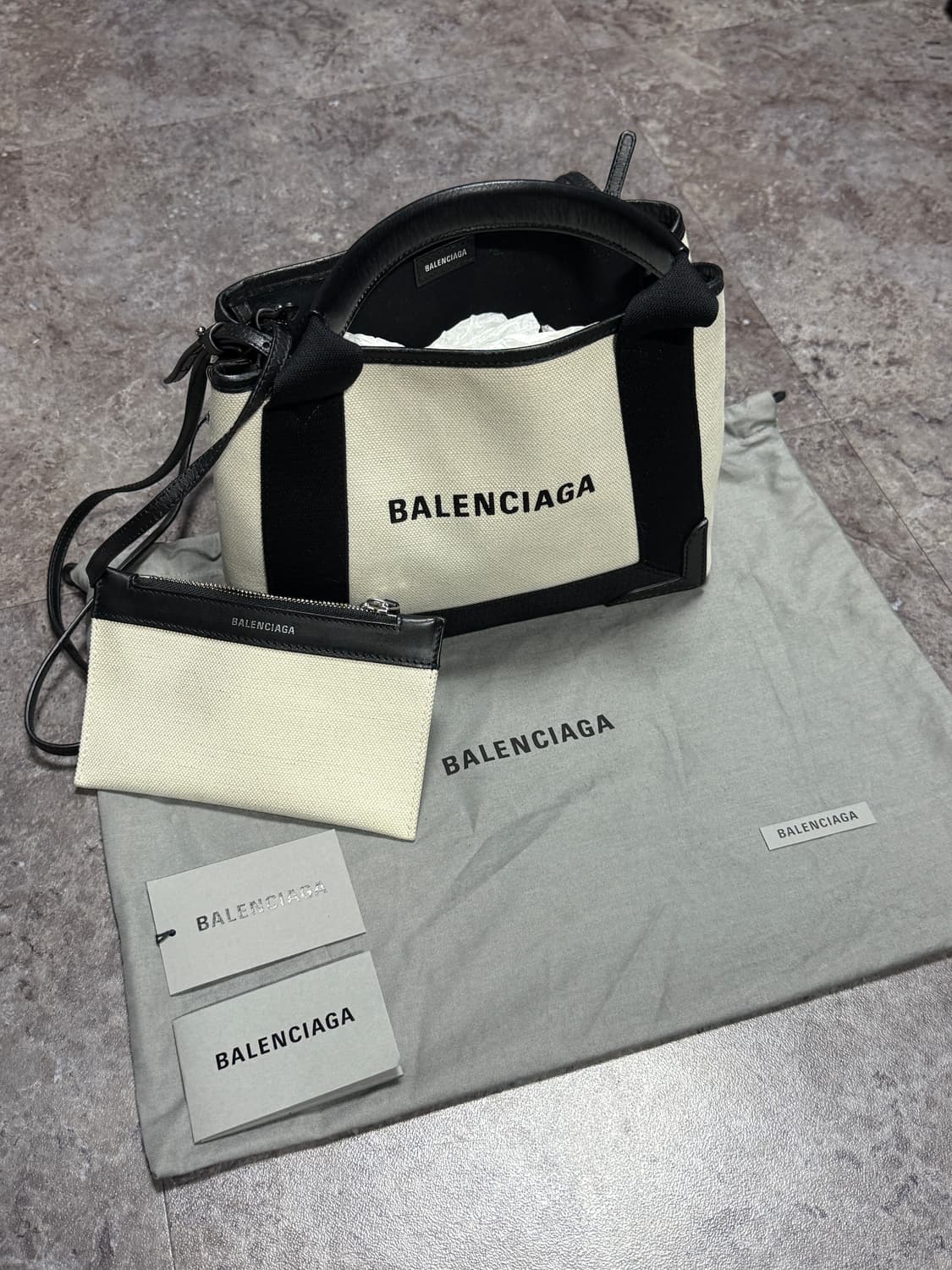 발렌시아가 카바스 xs 토트백  상품이미지1