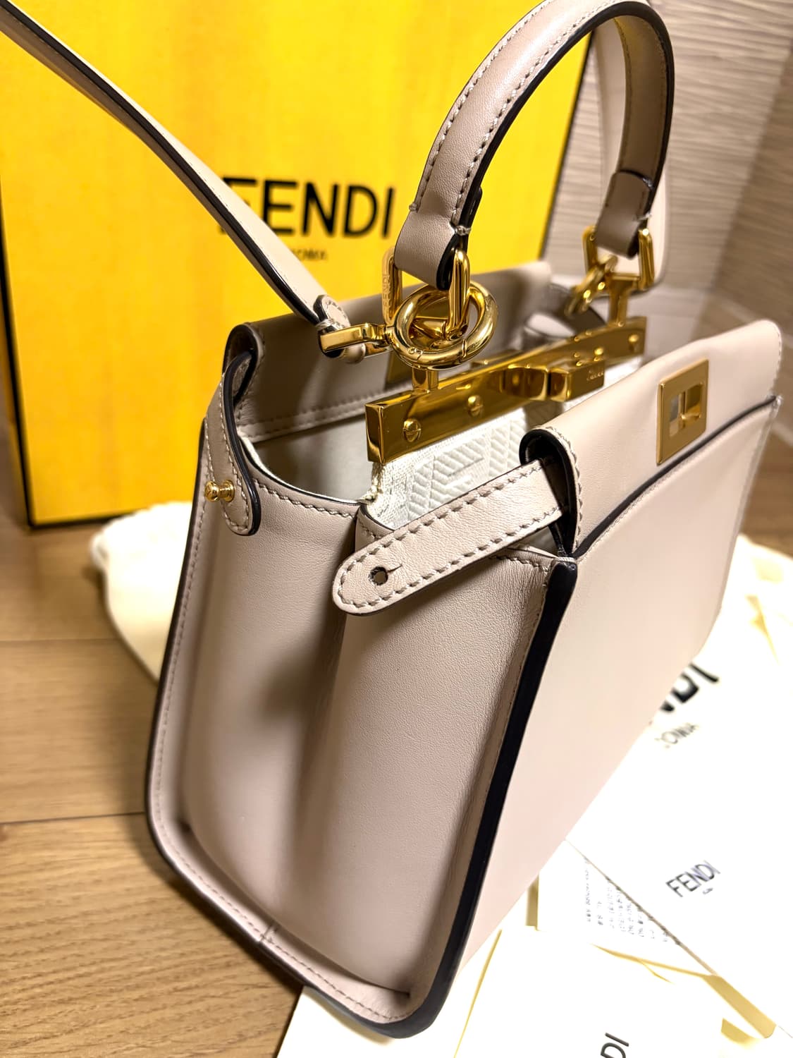 [백화점 구매] 펜디 피카부 미니 베이지 8BN244레어템 상품이미지4