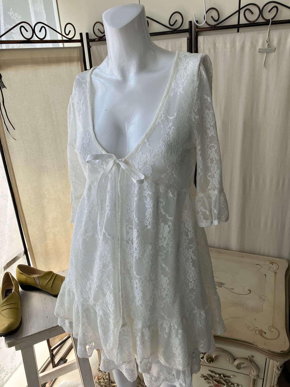 ivory flower lace sheer layered blouse 상품이미지3
