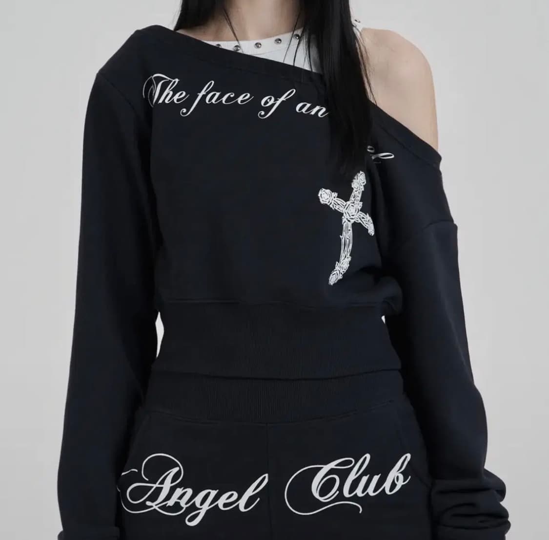 택O) 일리오 Black Angel sweat shirt 원숄더 맨투맨 상품이미지4