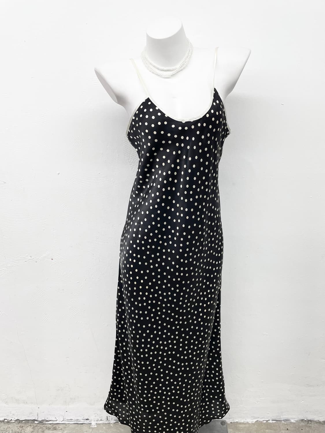 도트 새틴 맥시 슬립 상품이미지1