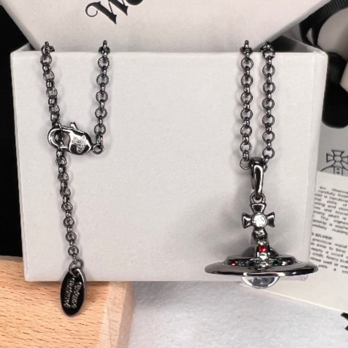 비비안웨스트우드 아카이브 멀티컬러 크리스탈 3d orb 팬던트 목걸이 상품이미지2