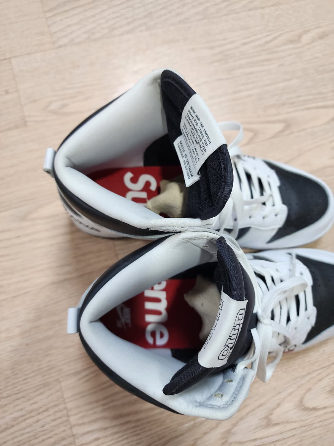 나이키 x 슈프림 SB 덩크 하이 OG QS 바이 애니 민즈 블랙 화이트 상품이미지3