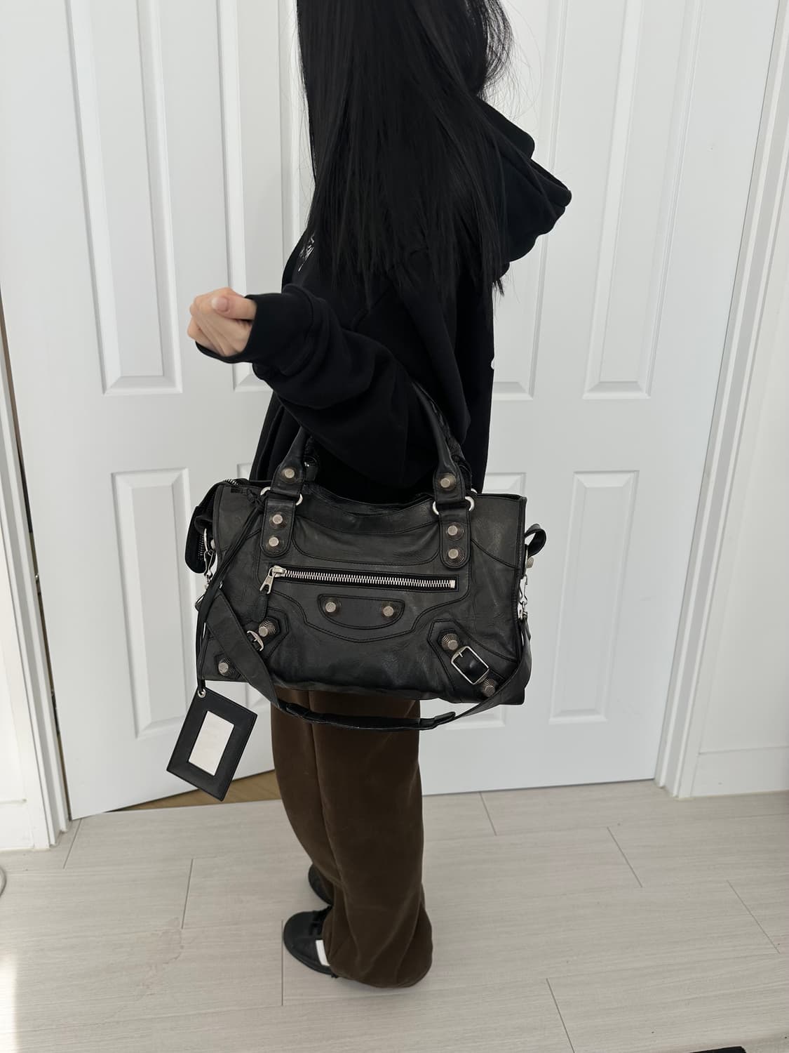 [A 정품] 발렌시아가 자이언트 시티 모터백 미디움 블랙 상품이미지10