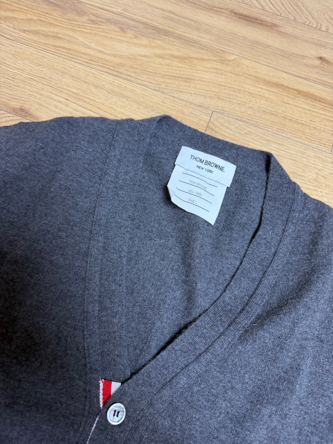 톰브라운 그레이 니트 가디건 상품이미지3