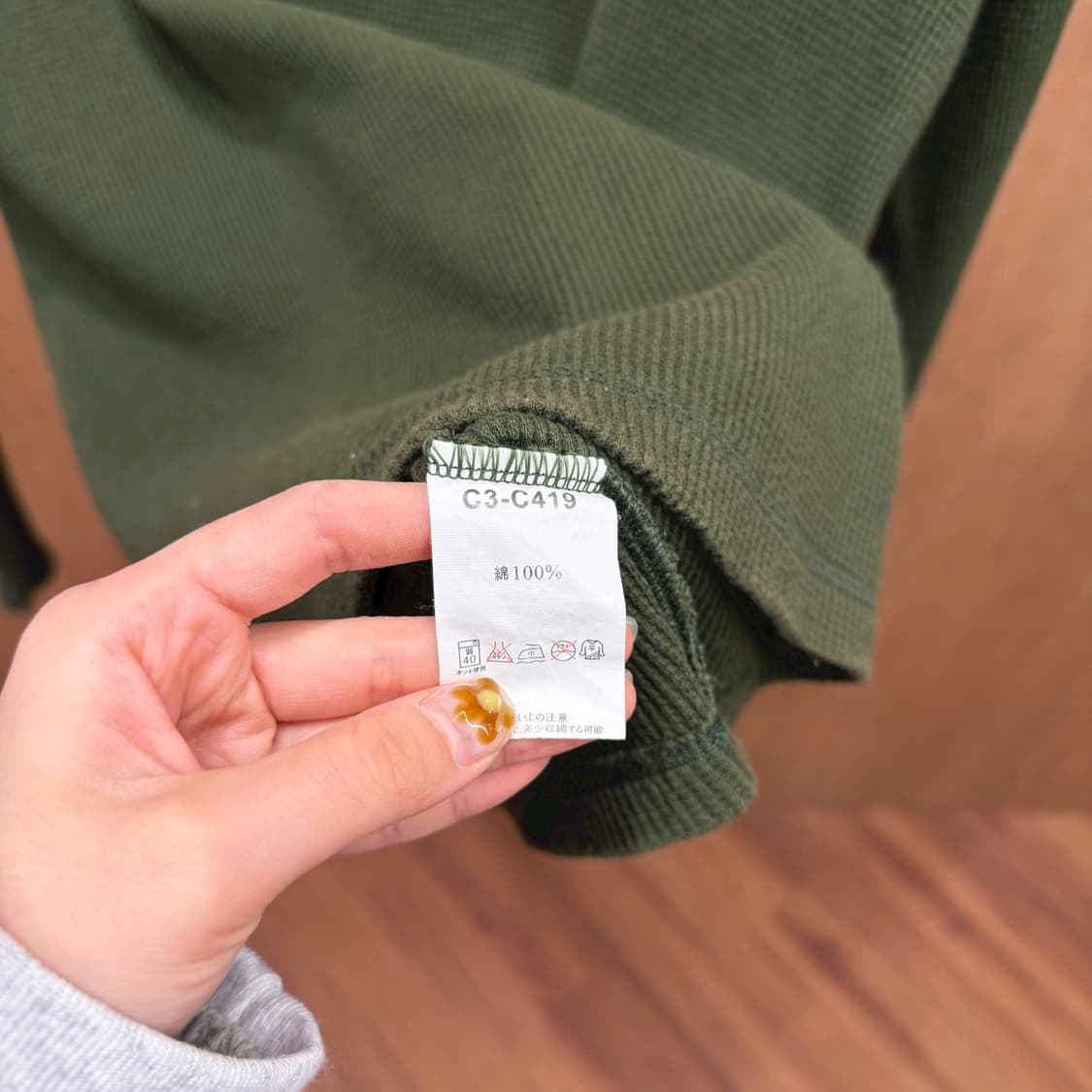 챔피온 롱슬리브 와플 니트 티셔츠 소매 로고 패치 디테일 레귤러핏 카키 상품이미지7