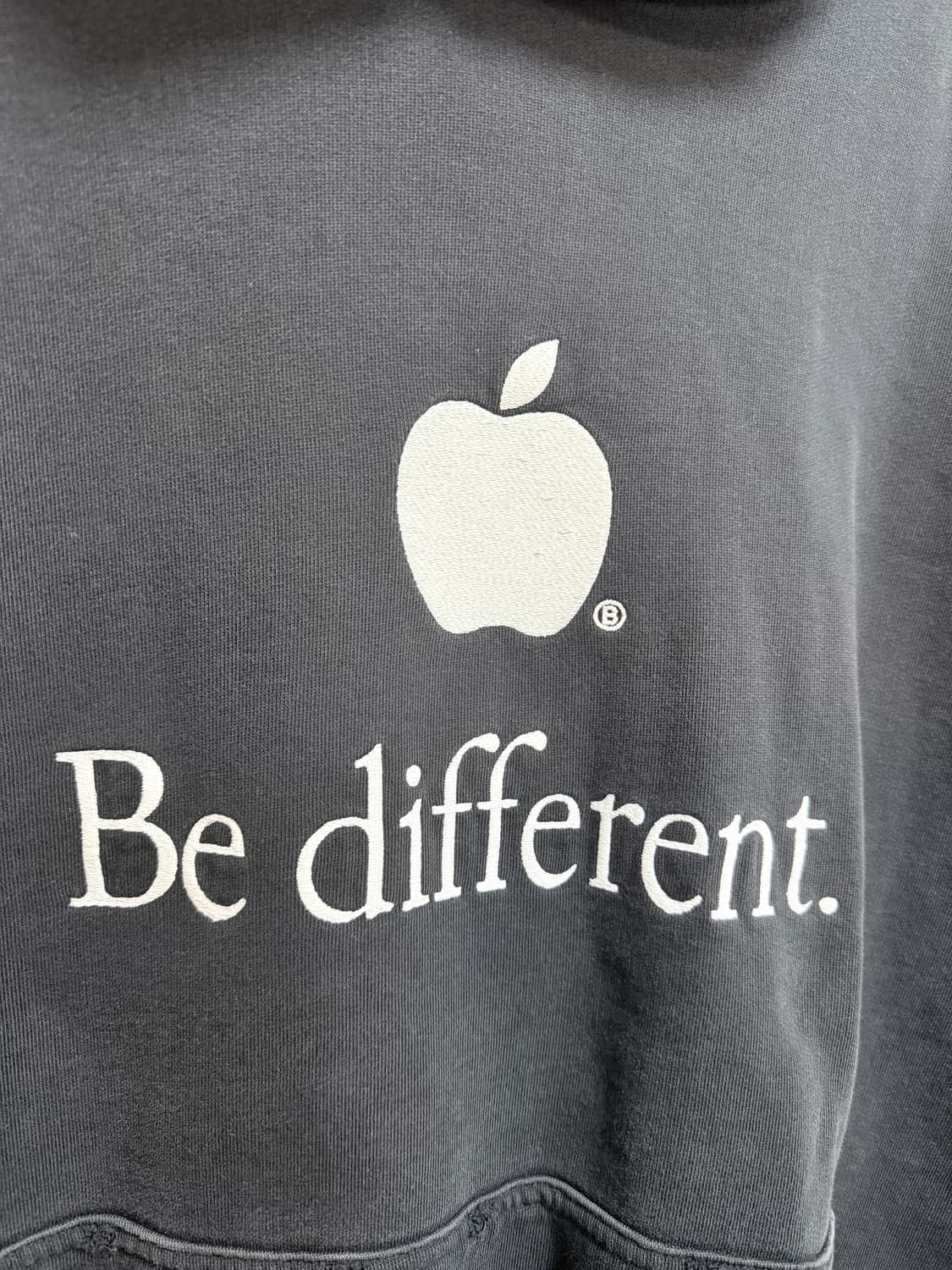 발렌시아가22 F/W Different애플 로고 후드티 일반판 2 상품이미지3