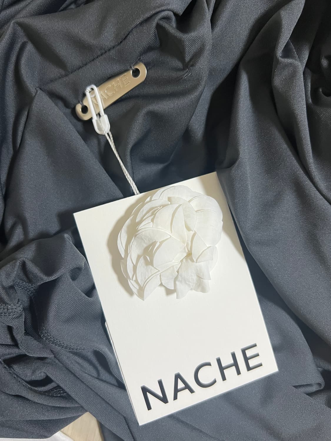 [새상품 / 택 미제거] NACHE 나체 드레이핑 롱 슬리브 상품이미지6