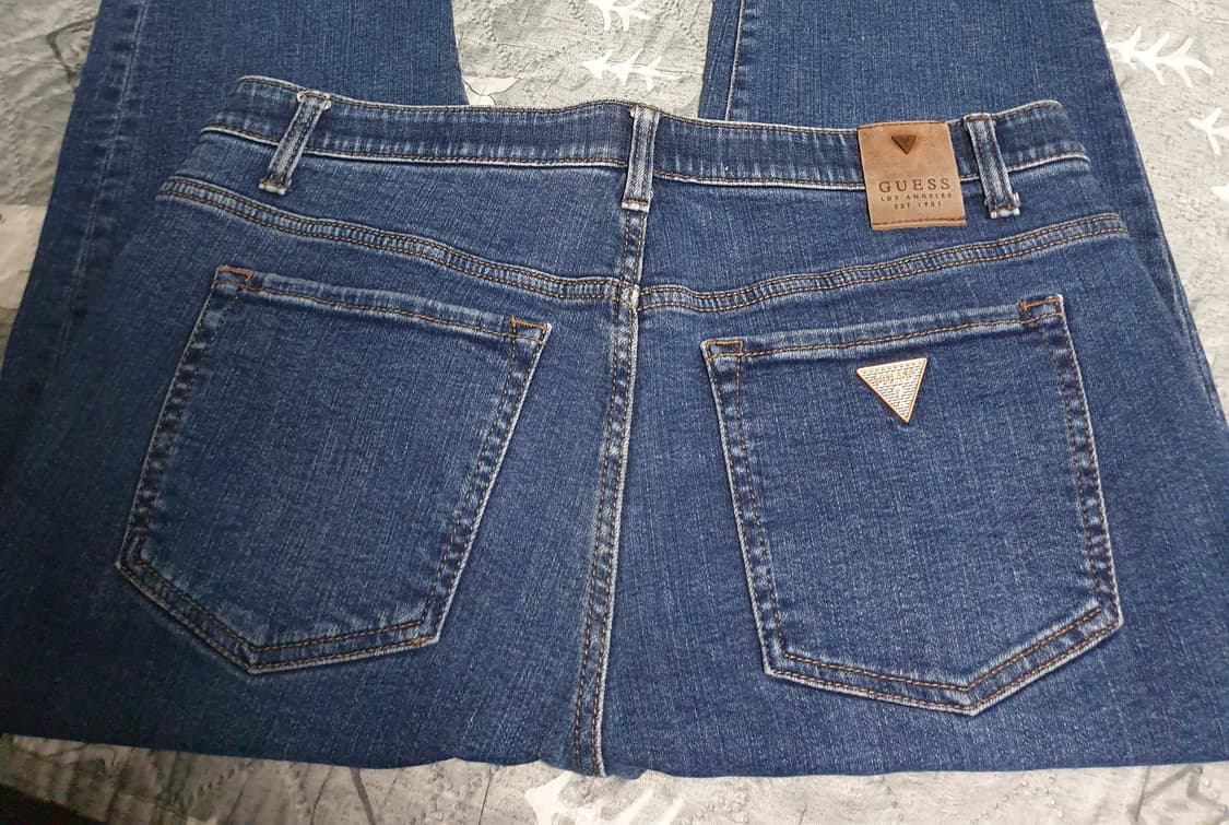 게스 슬림핏 금장 뱃지 스판 데님팬츠 (32) 상품이미지4