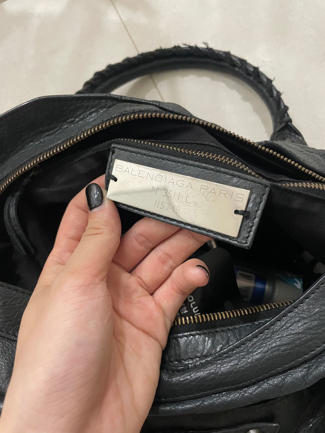 발렌시아가 시티 모터백 블랙 미디움 상품이미지3