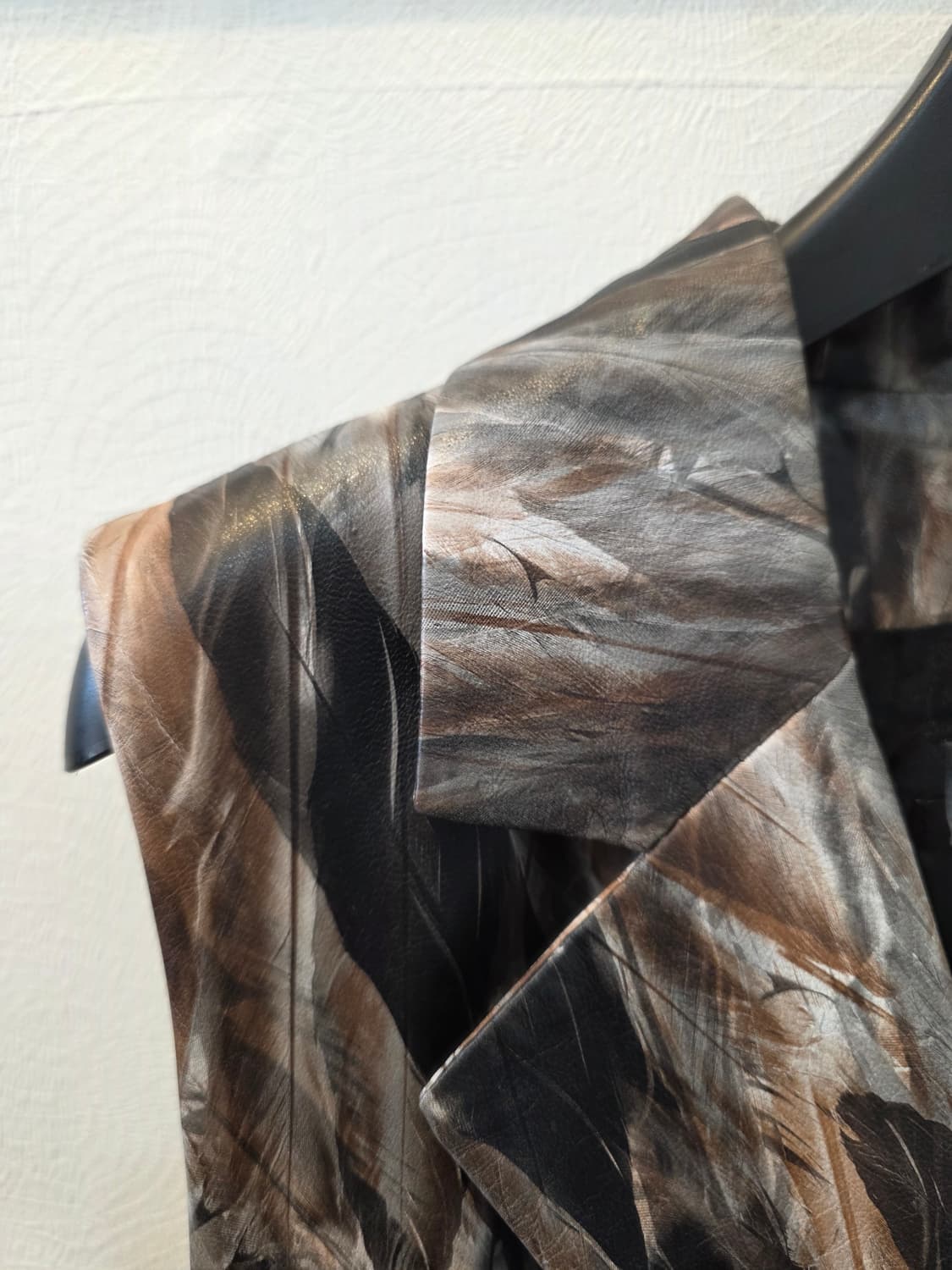 페더 패턴 명품스타일 슬리브리스롱 가죽 자켓베스트 상품이미지1