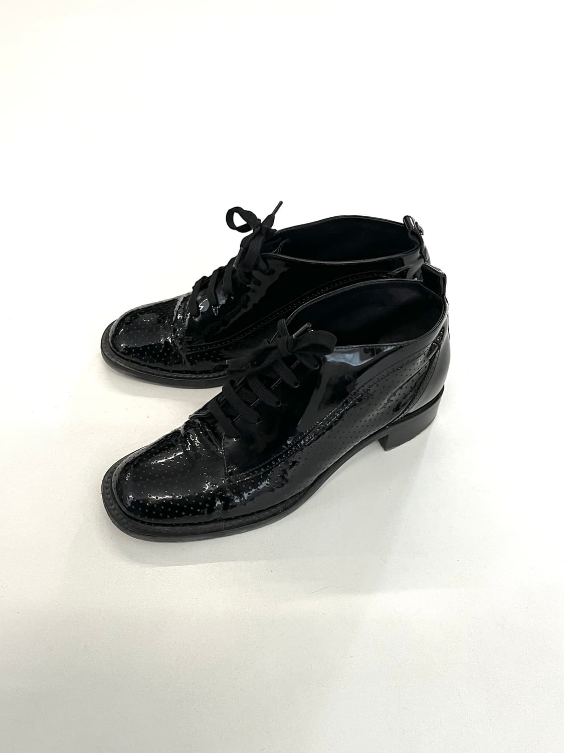 샤넬 페이던트 레더 드레스 부츠 상품이미지1