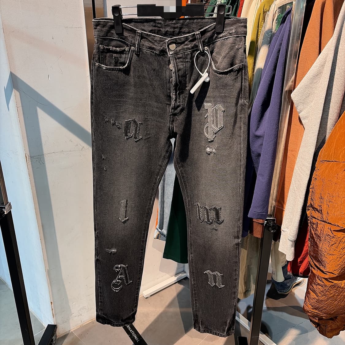 (정품/새상품) 팜 엔젤스 남성 블랙 로고 패치 데님 팬츠 상품이미지1