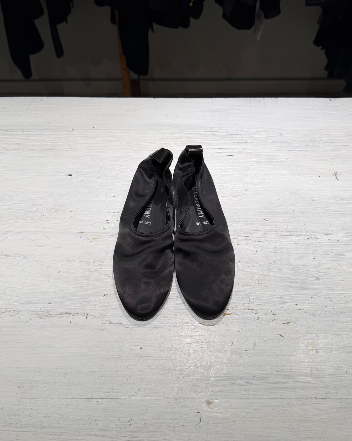 오프닝 세레모니 블랙 실버 달리아 새틴 슬립온 슈즈 상품이미지2