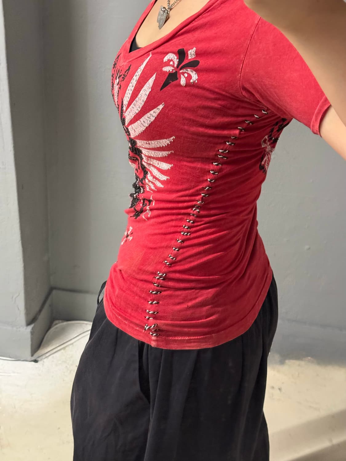 v-neck lettering & printing cubic top 상품이미지4