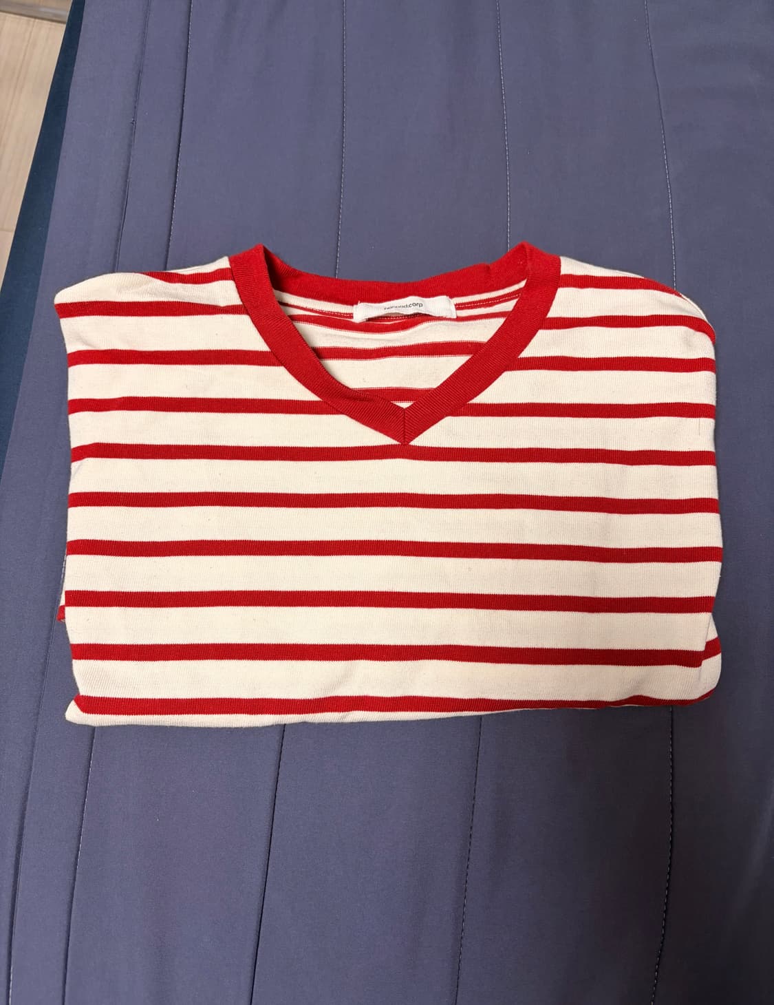 논노드 크롭 v넥 티셔츠 레드 스트라이프 상품이미지2
