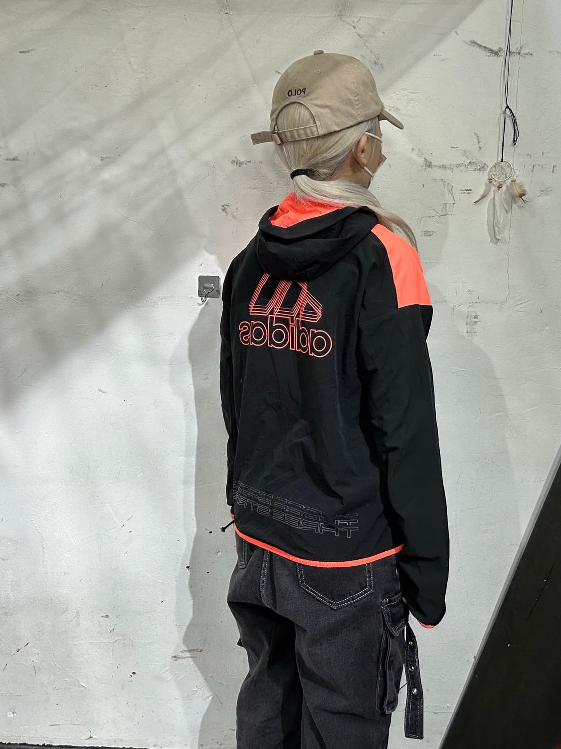 아디다스 블랙 오렌지 빅 로고 바람막이 자켓 상품이미지3