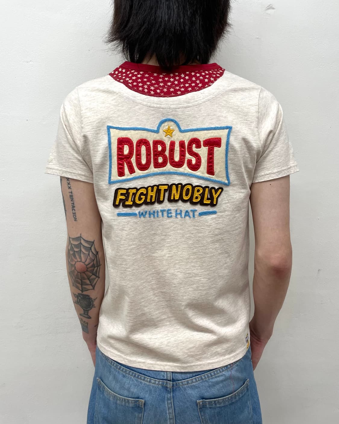 Star Red Scarf Spangled Ivory T-shirt  상품이미지5