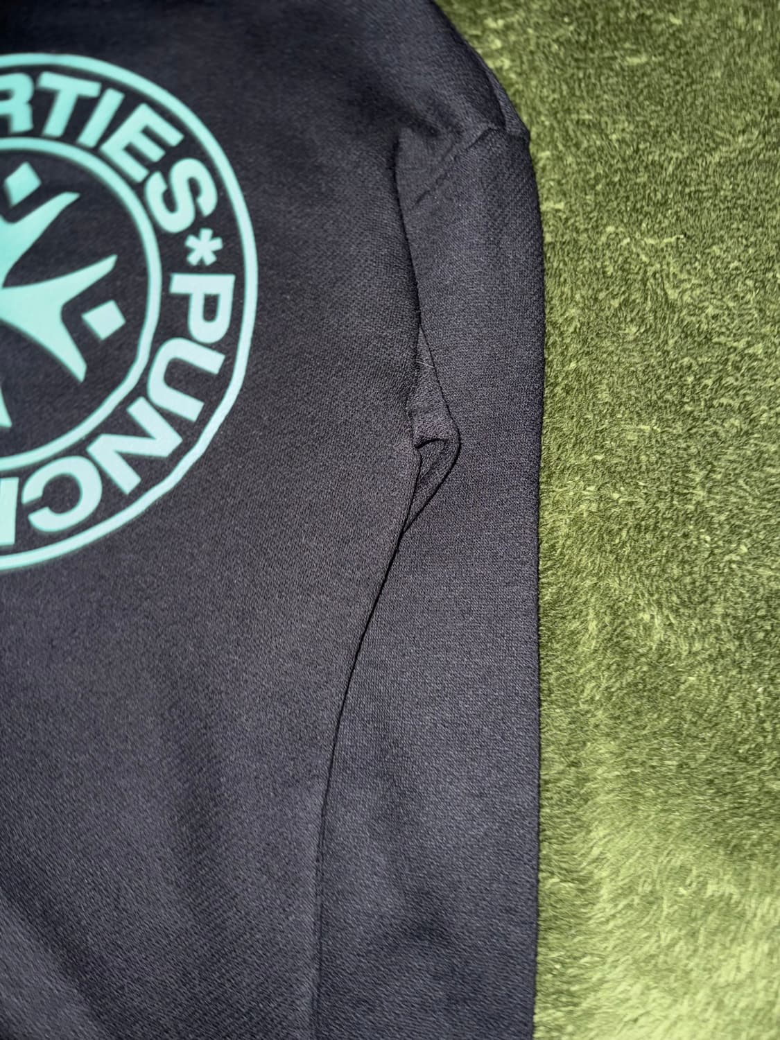 [1] 펀치드렁크파티즈 로고 프린트 테리 롱슬리브 블랙 상품이미지8