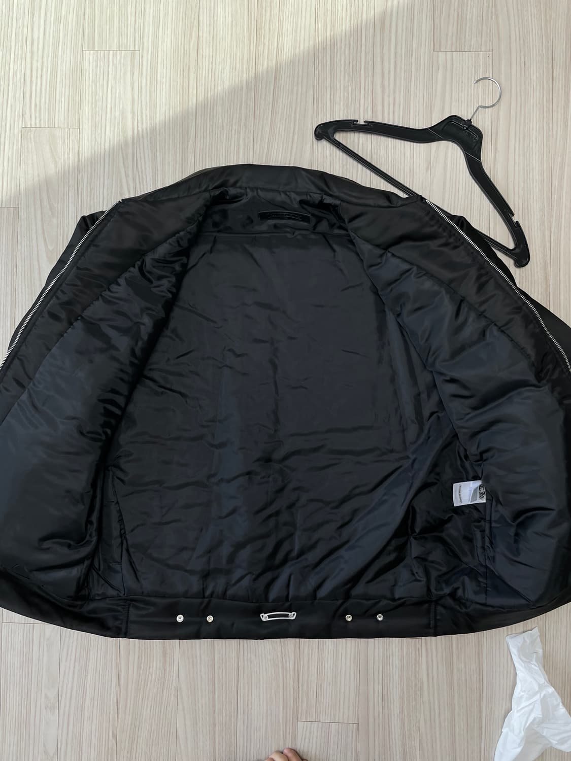 [새상품] 크롬하츠 트리플 로고 나일론 푸퍼 패딩 상품이미지5