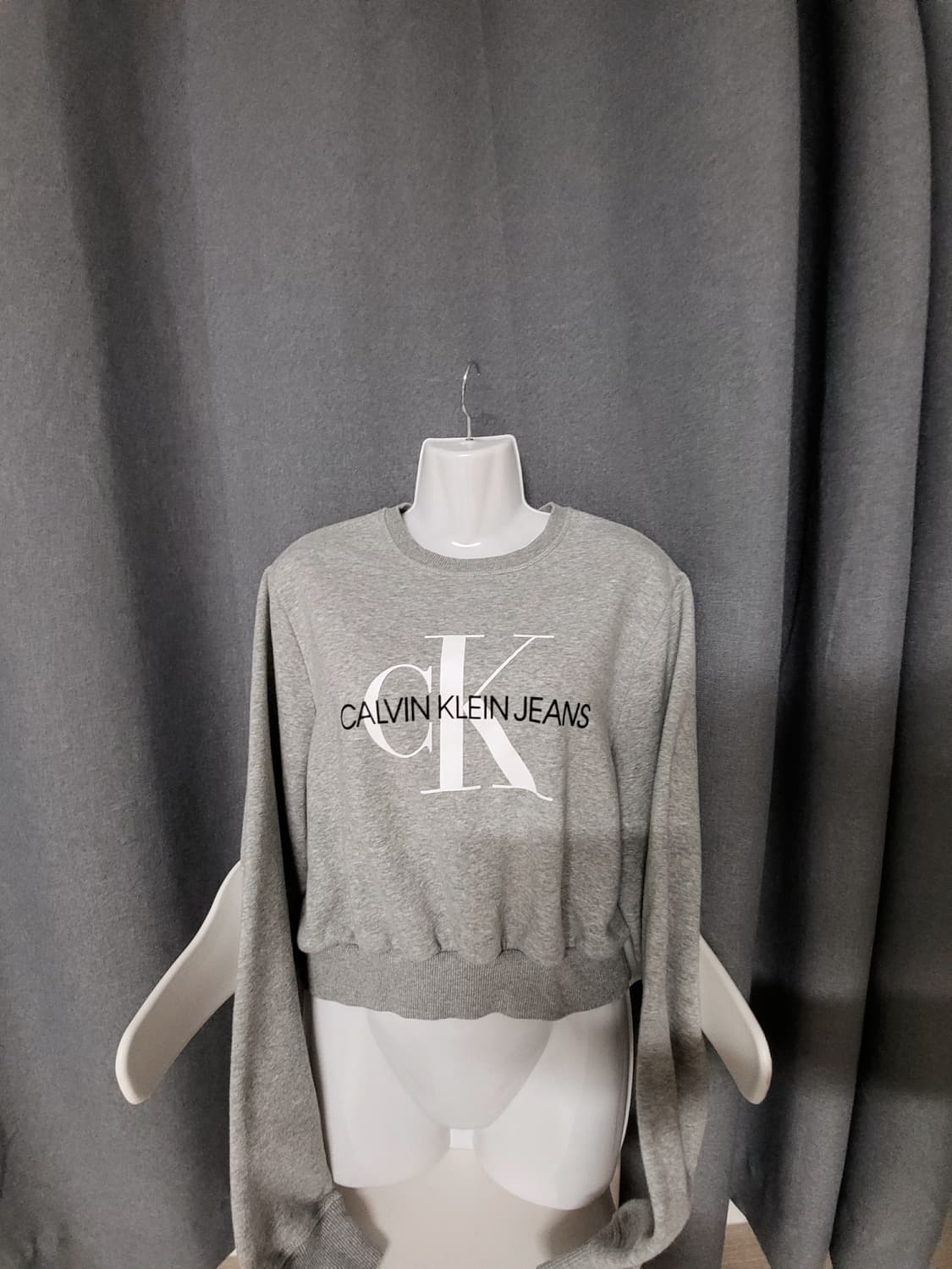 캘빈클라인 커스텀 크롭맨투맨 상품이미지1