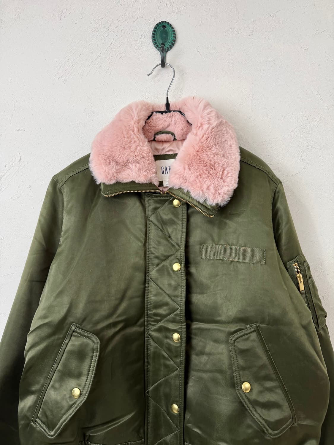 갭 프리마로프트 새틴 봄버 상품이미지2