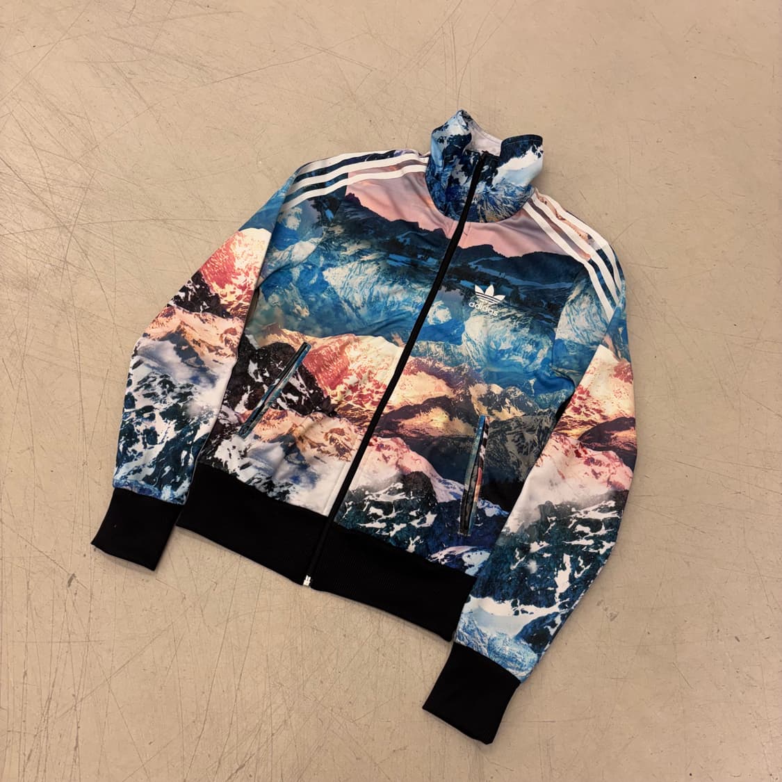 아디다스 오리지널 마운틴 빅로고 트랙탑 져지 상품이미지2