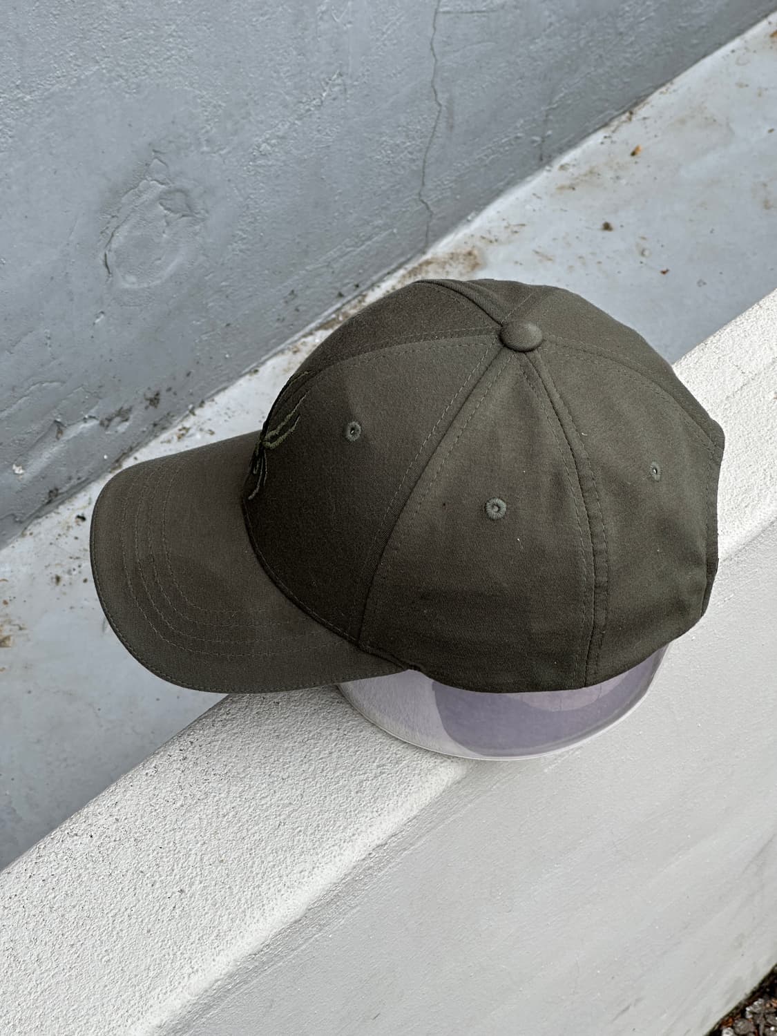 [F] 스파이더 로고 카키색 볼캡 모자 상품이미지3