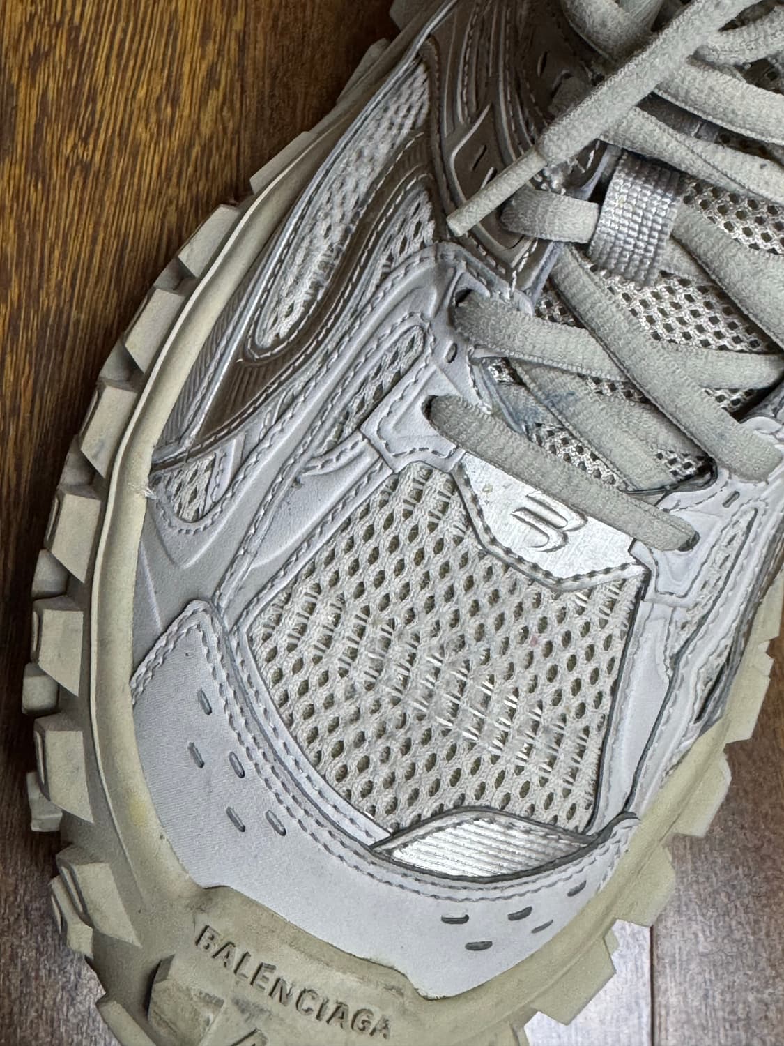 [41]발렌시아가 베이지 디펜더 상품이미지6