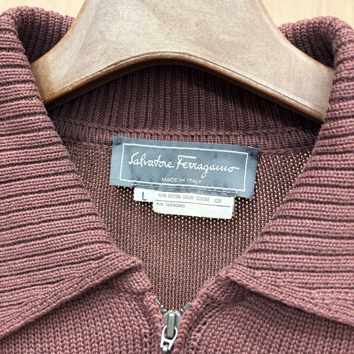 살바토레 페라가모 카라넥 코튼 긴팔 니트 하프 집업 디테일 다크 버건디 상품이미지7