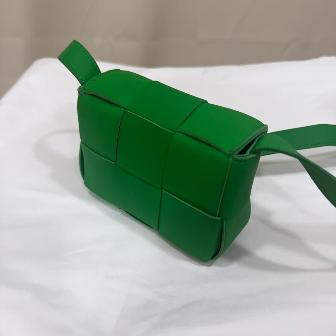 보테가 베네타 카세트백 그린 상품이미지2