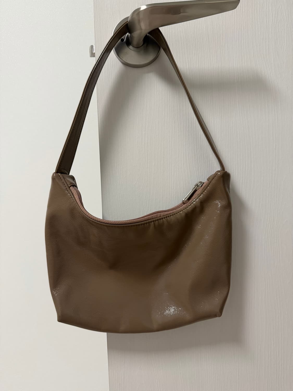 이미스 에나멜 호보백 상품이미지3