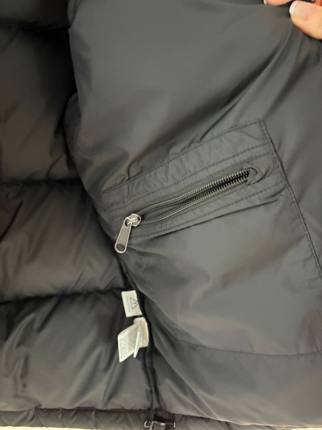 노스페이스 눕시 패딩 블랙 색상 M(90) 상품이미지4