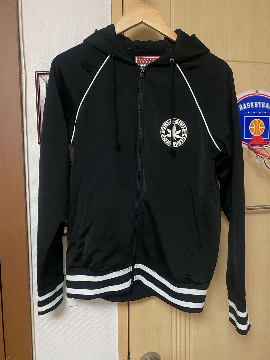 히스테릭글래머 점퍼 판매합니다. 상품이미지1