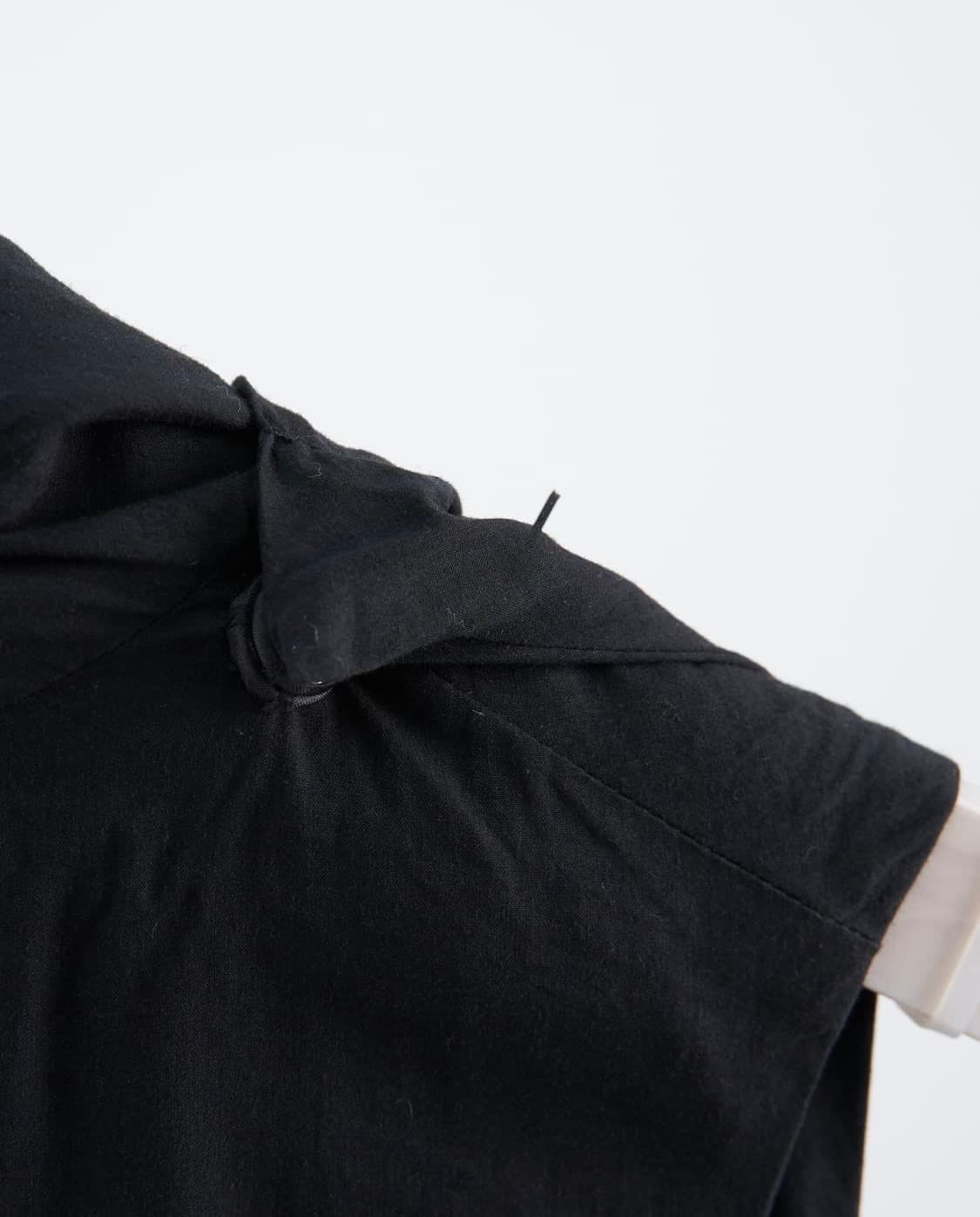 어태치먼트 드레이프 레이어드 베스트 상품이미지3