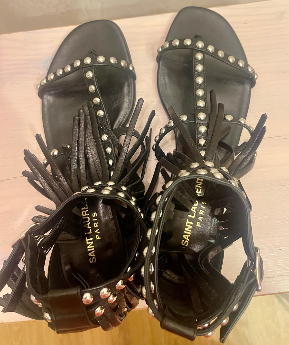 생 로랑Saint Laurent스터드 프린지 가죽 플랫 샌들 (36.5) 상품이미지4