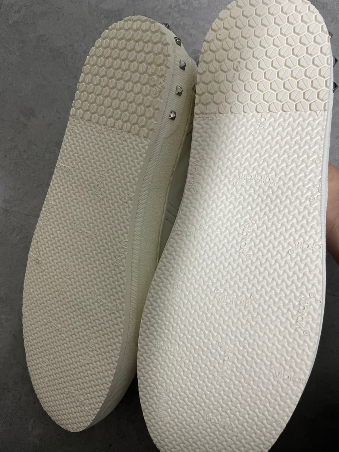 발렌티노 스터드 플라이크루 스니커즈 260 상품이미지6