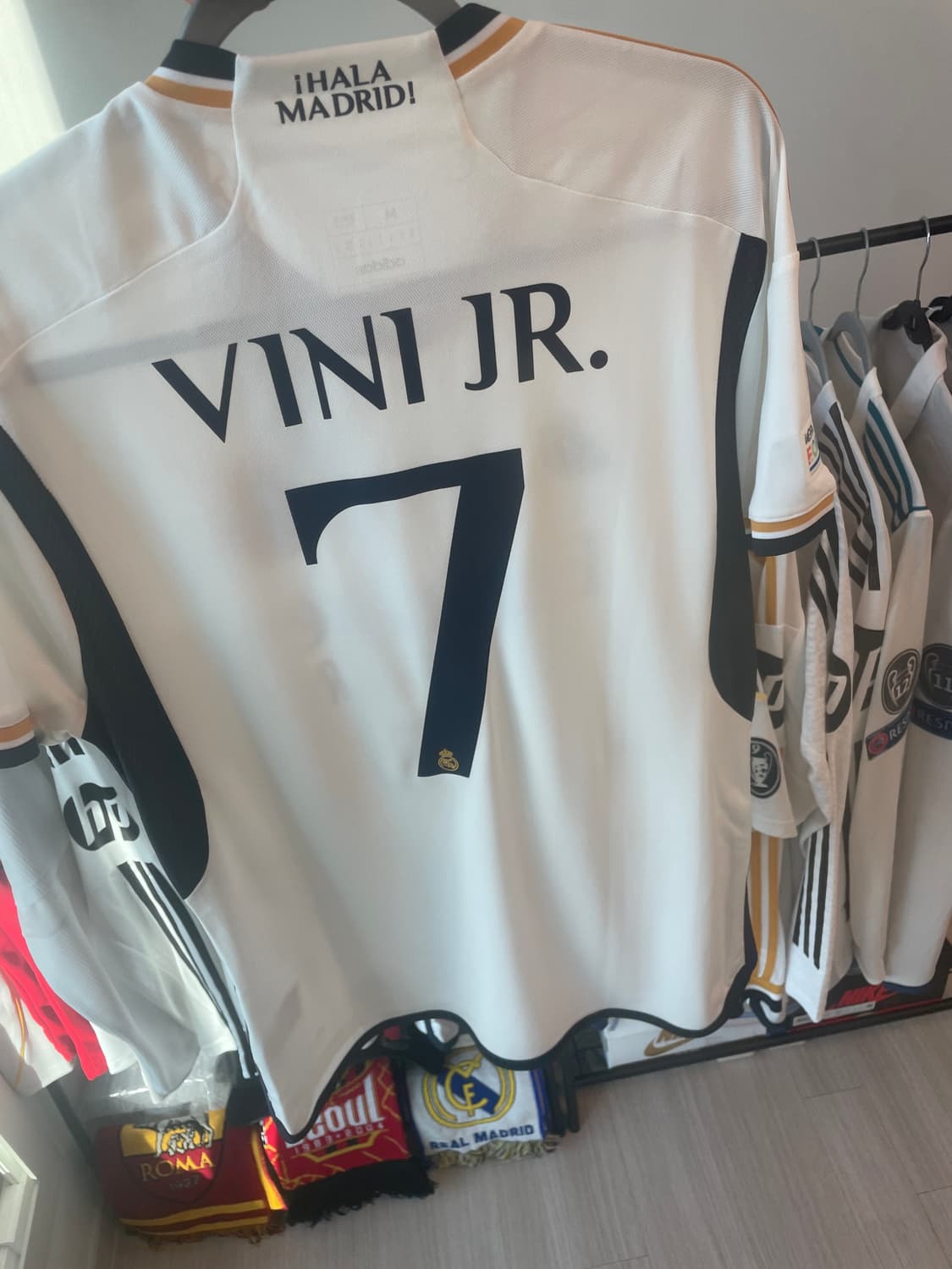 [택체 새상품] 23-24 레알마드리드 비니시우스 유니폼 상품이미지5