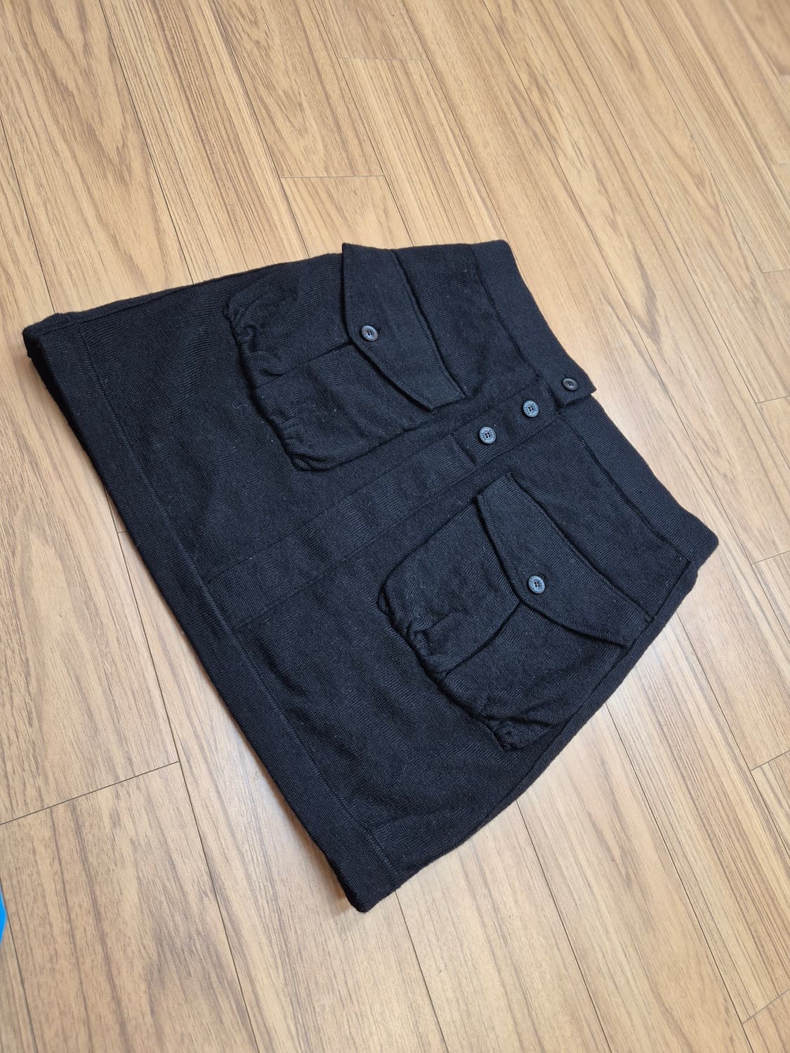 WAC 브랜드 블랙 카고 미니 스커트입니다. 겉감은 모 100% 재질로, 상품이미지1